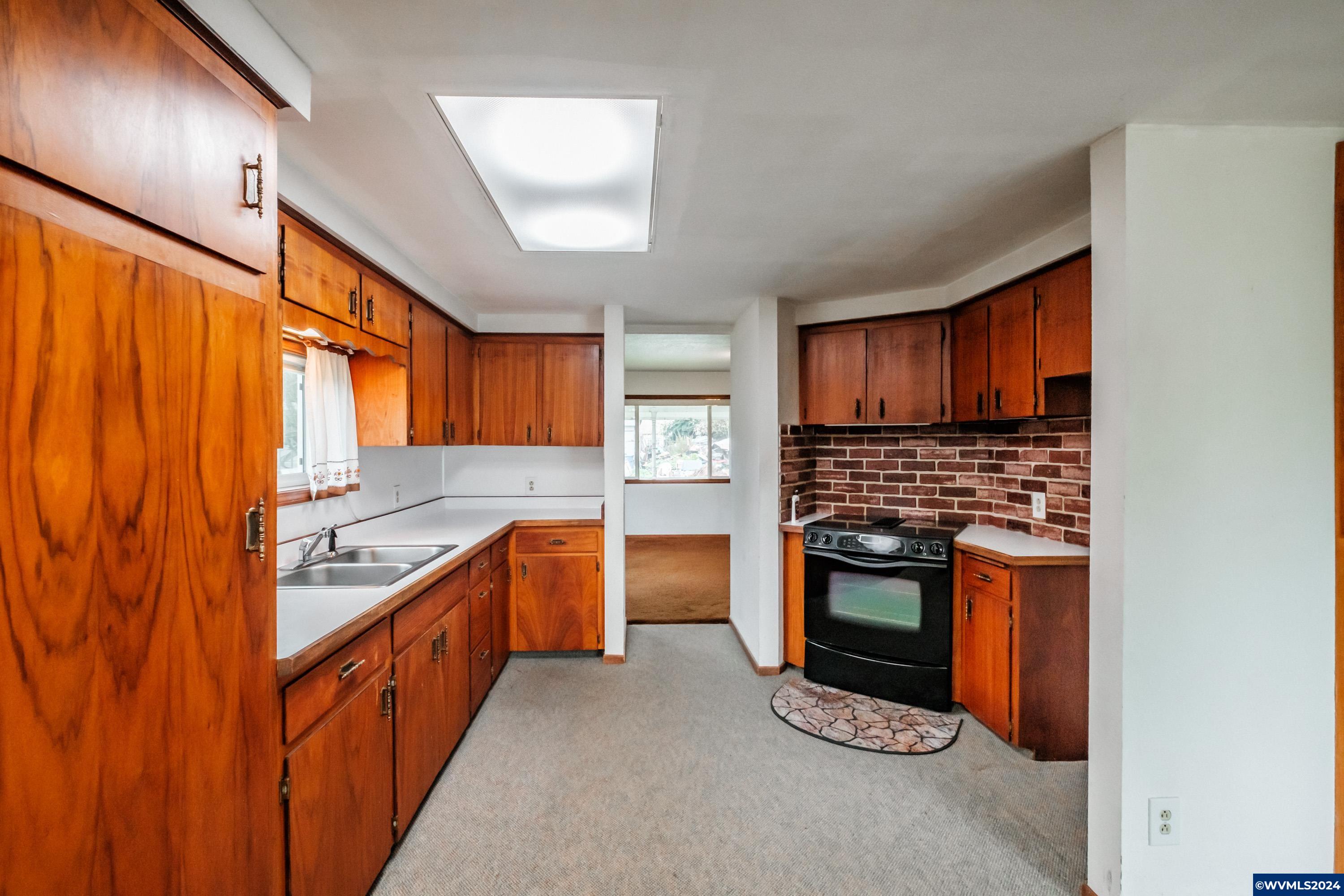 286 9th Street Lyons, OR 97358 - Photo 12 of 42 Gallery Image 12