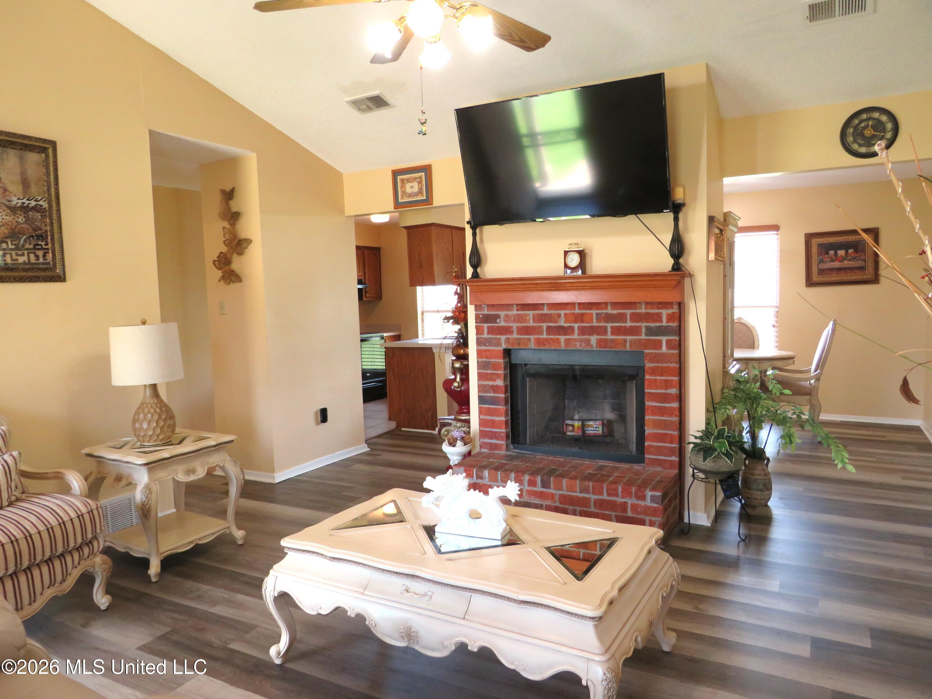 10372 Riggan Drive Olive Branch, MS 38654 - Photo 4 of 36 Front room4, 6.29.2026