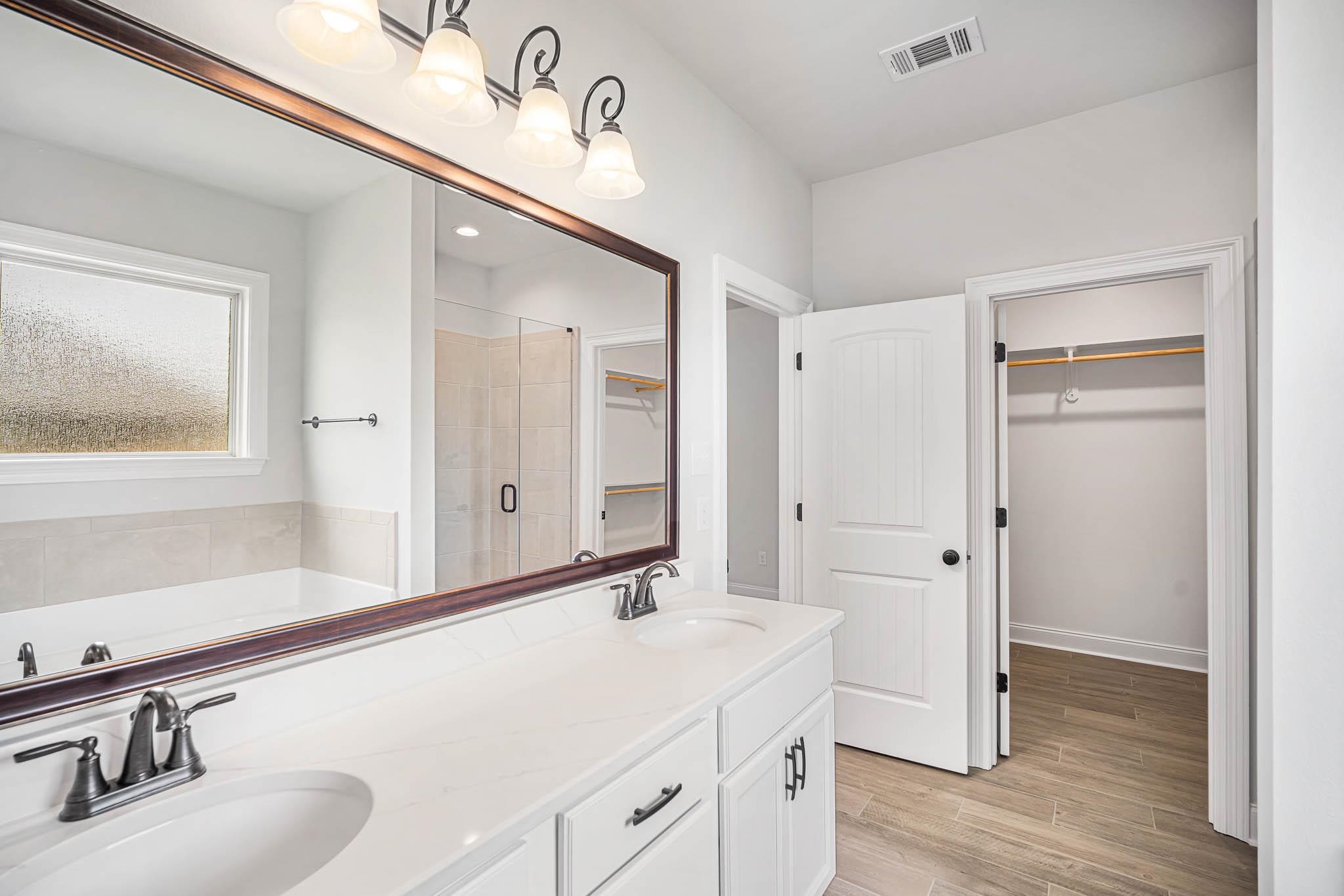 1521 Fenton Circle Foley, AL 36535 - Photo 13 of 24 Primary Bath