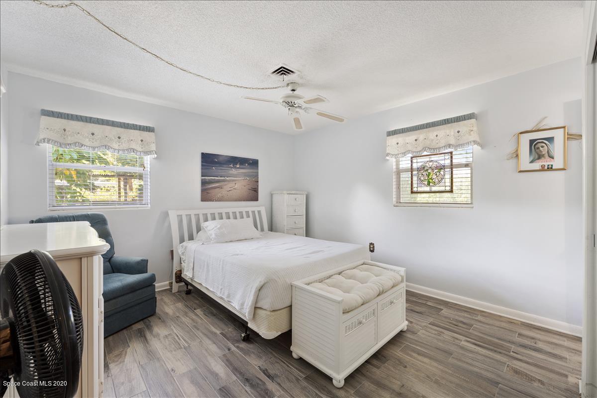 650 Java Road Cocoa Beach, FL 32931 - Photo 28 of 39 a room with a bed and a chair