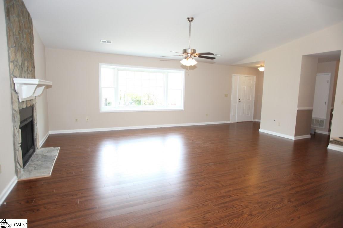 16 St Andrews Way Greenville, SC 29607 - Photo 4 of 21 Gallery Image 4
