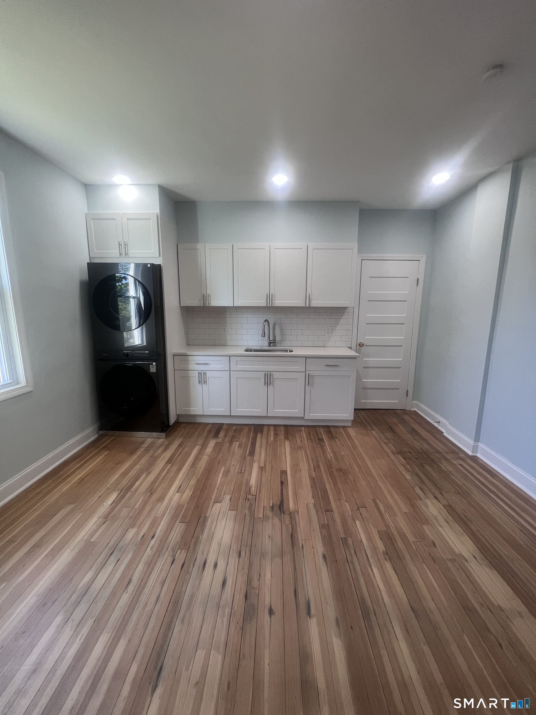 333 Ridgefield Avenue Bridgeport, CT 06610 - Photo 9 of 17 KITCHEN