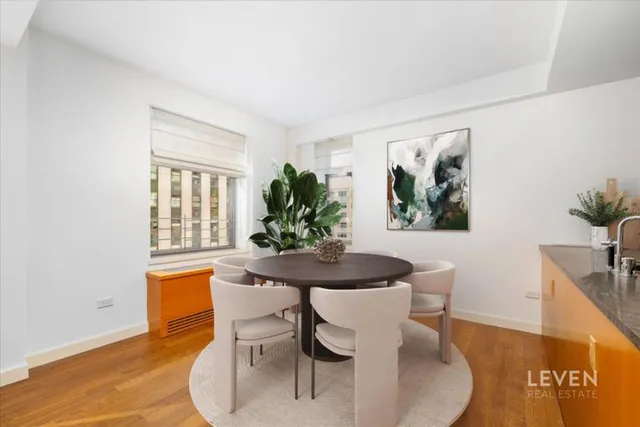 $2,800,000 | 100 West 58th Street, Unit 11AB | Midtown Central