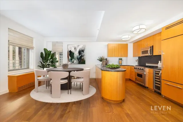 $2,800,000 | 100 West 58th Street, Unit 11AB | Midtown Central