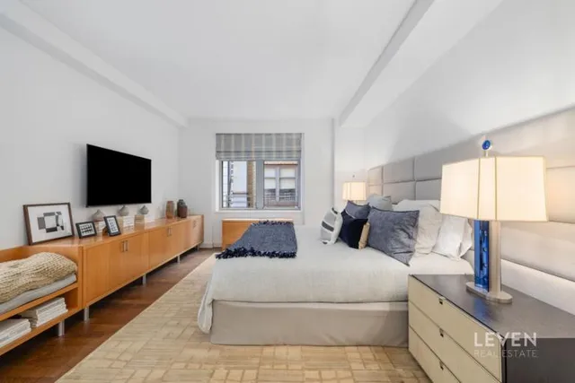 $2,800,000 | 100 West 58th Street, Unit 11AB | Midtown Central