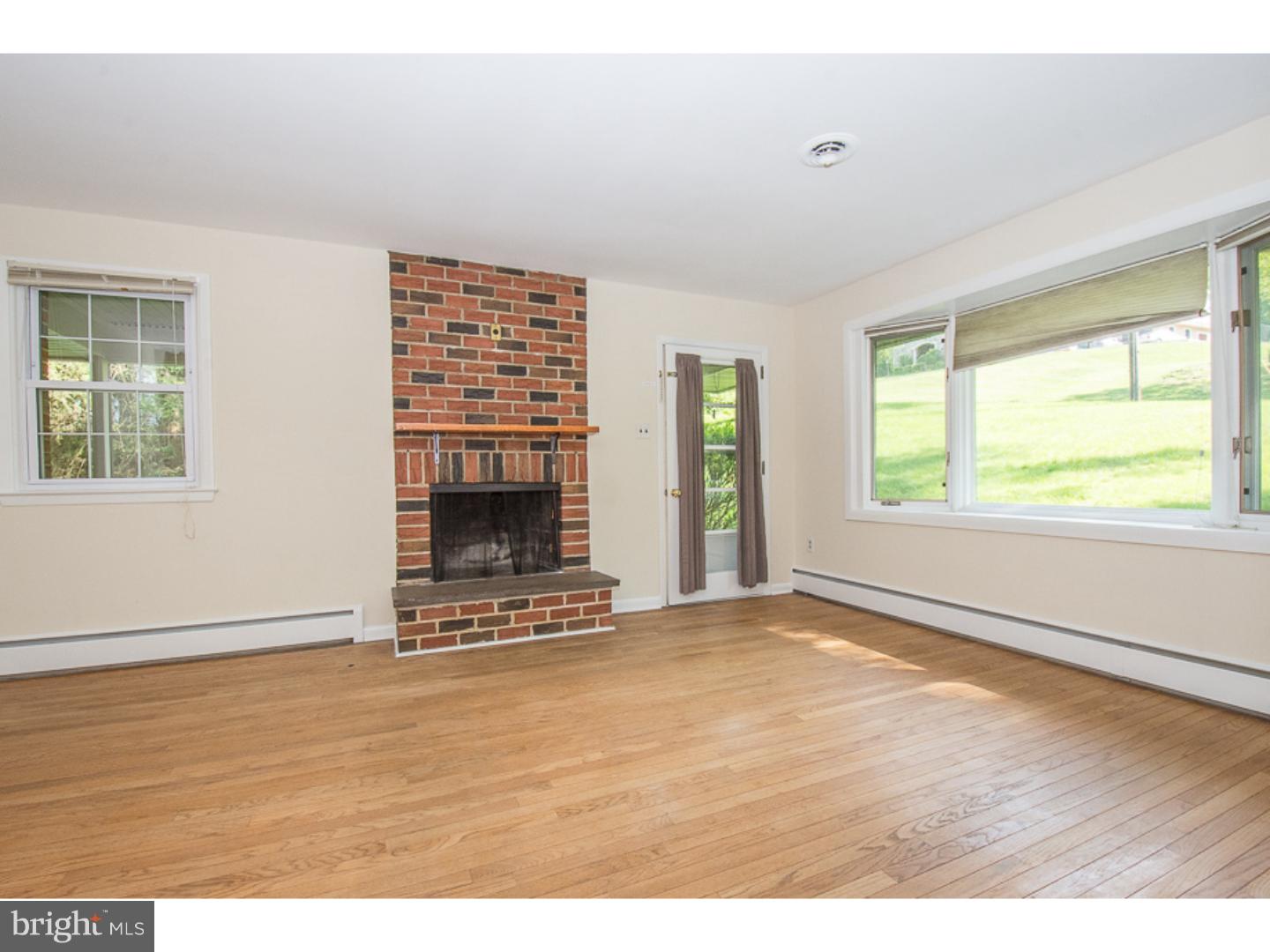 167 Ridgefield Road Newtown Square, PA 19073 - Photo 3 of 17 Living Room