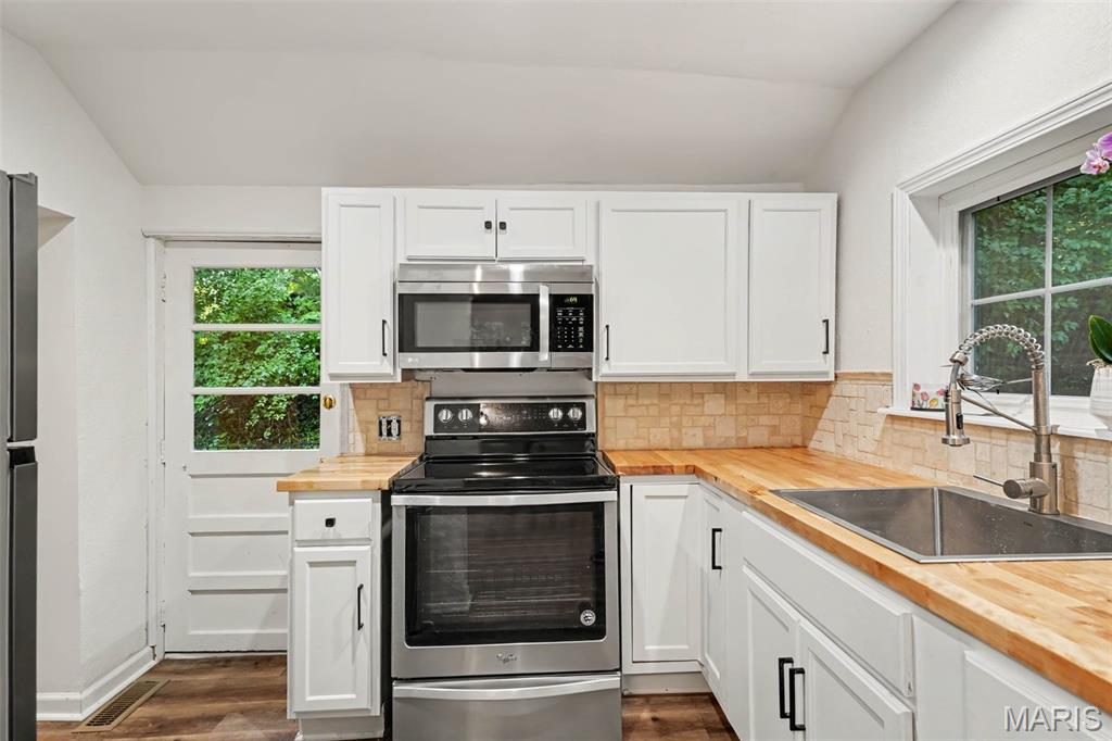 2833 Old Hunning Road High Ridge, MO 63049 - Photo 10 of 18
