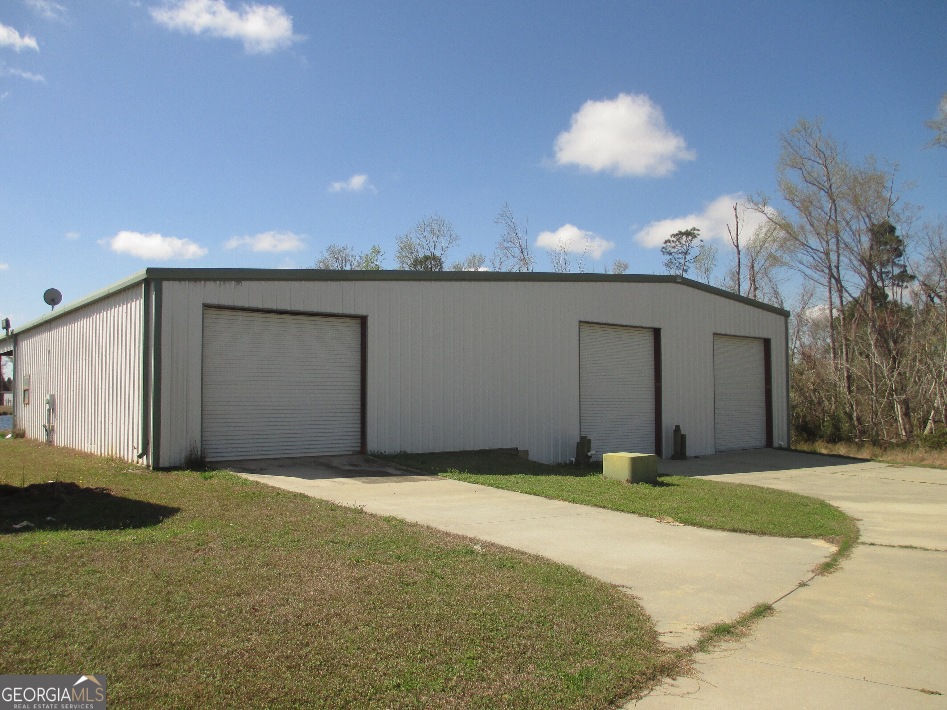 4262 Highway 15 Vidalia, GA 30474 - Photo 15 of 79 a view of a house with a yard and garage