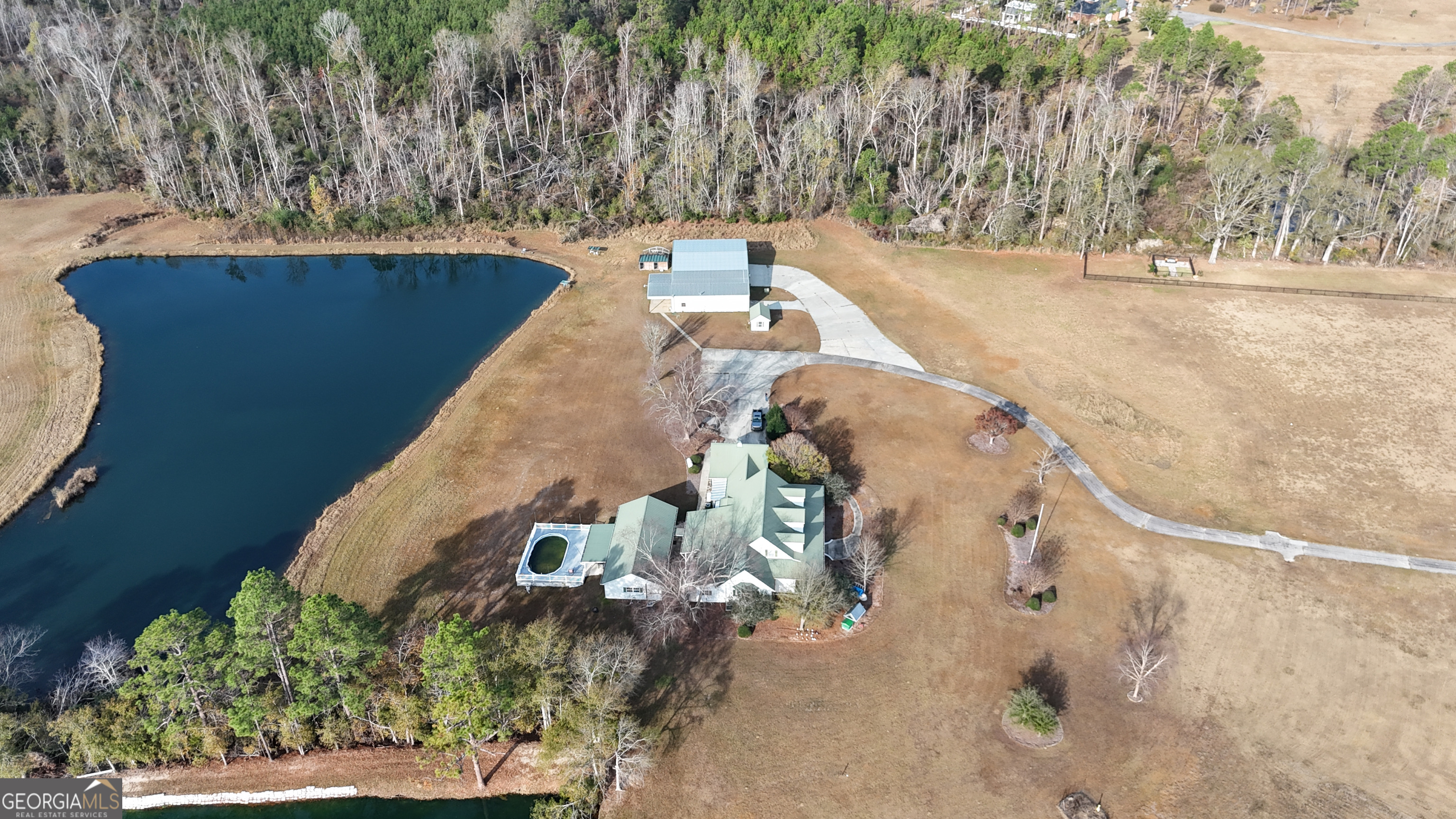4262 Highway 15 Vidalia, GA 30474 - Photo 22 of 79 a view of a yard with a tree