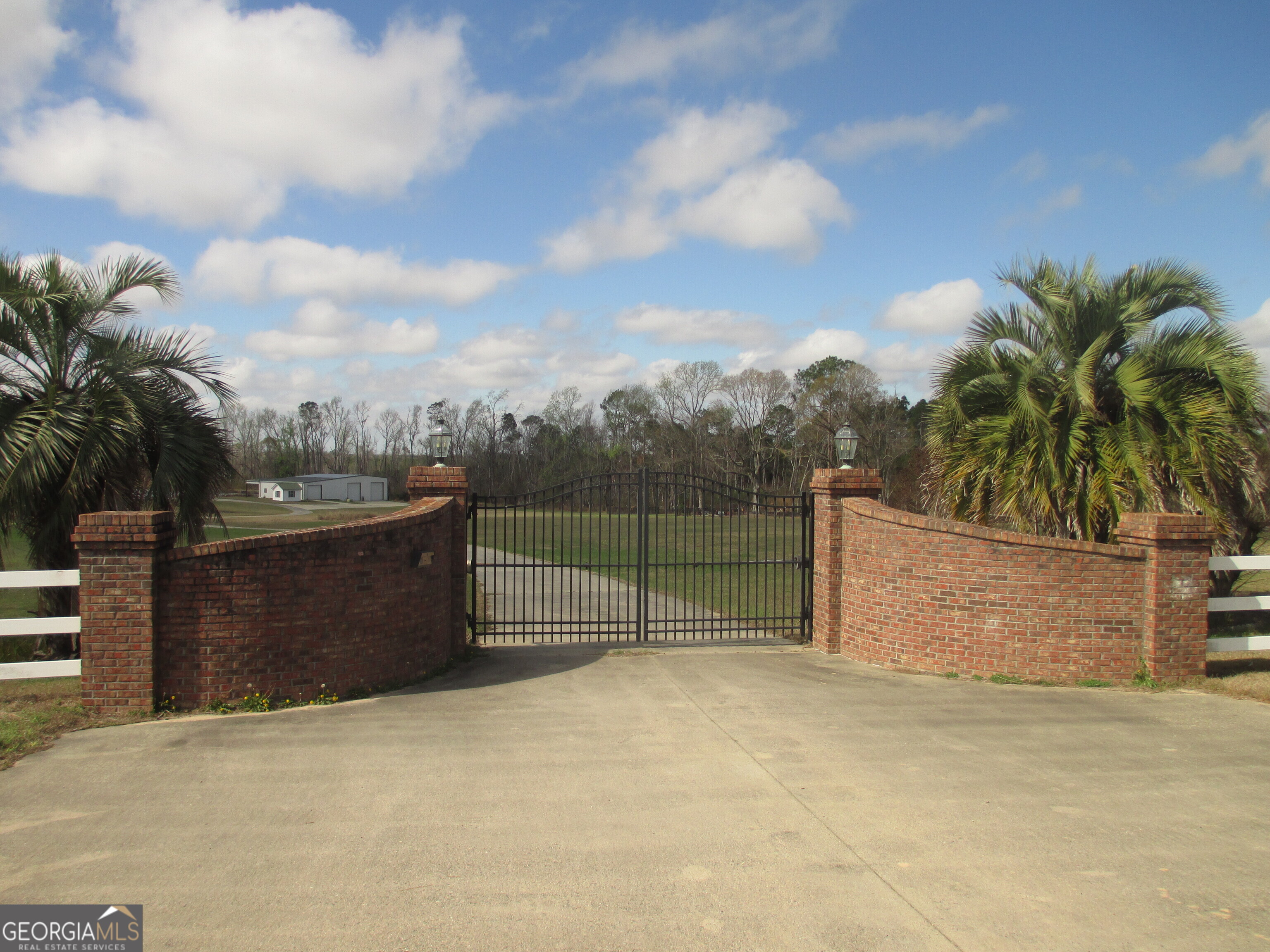 4262 Highway 15 Vidalia, GA 30474 - Photo 3 of 79 a view of a terrace