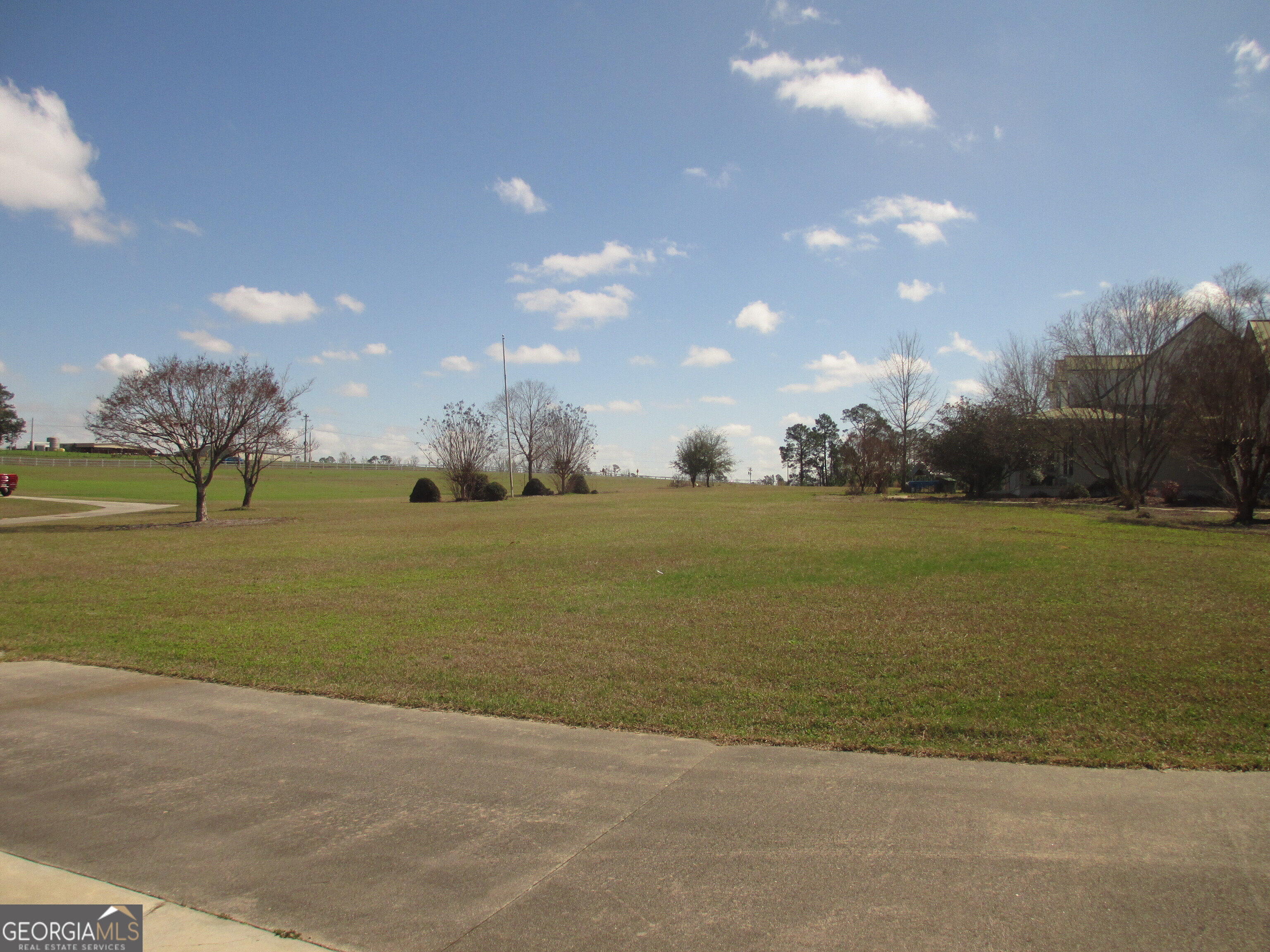 4262 Highway 15 Vidalia, GA 30474 - Photo 38 of 79 a view of an ocean with a yard