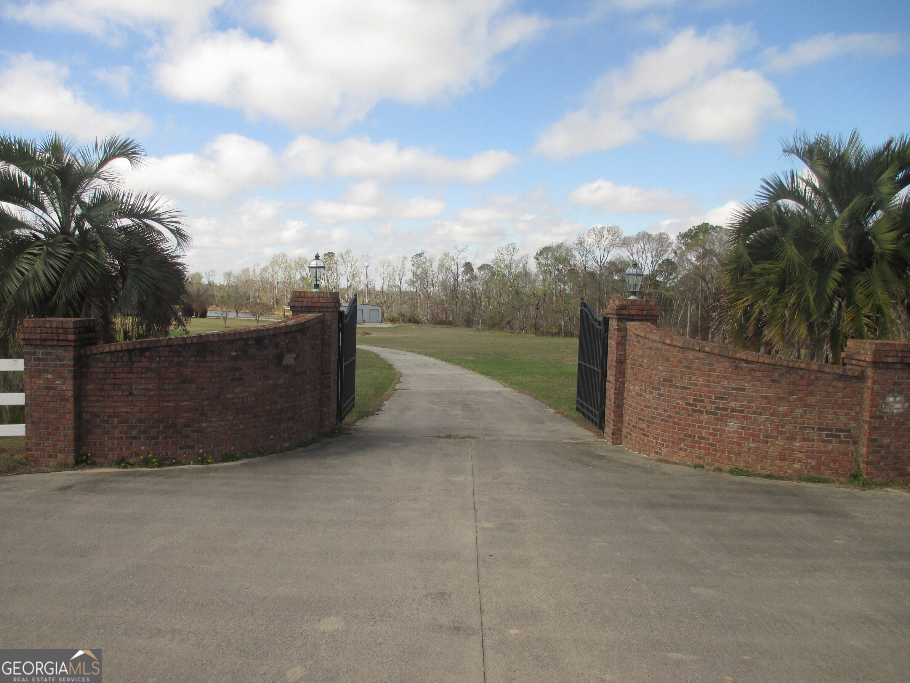 4262 Highway 15 Vidalia, GA 30474 - Photo 4 of 79 Electric Gate Opened