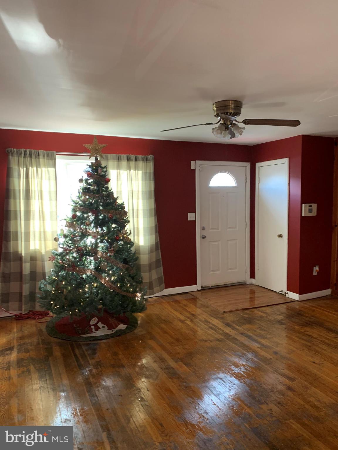 805 Lannerton Road Middle River, MD 21220 - Photo 2 of 24 Living Room