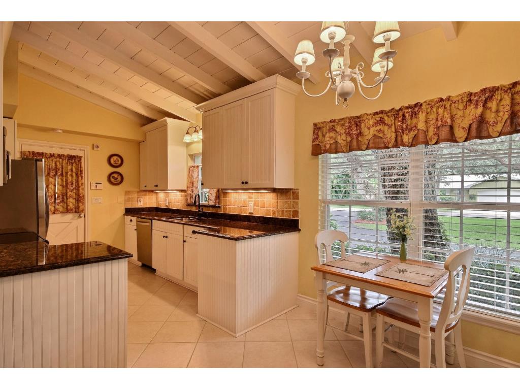 656 Date Palm Road Vero Beach, FL 32963 - Photo 3 of 36 Gallery Image 3