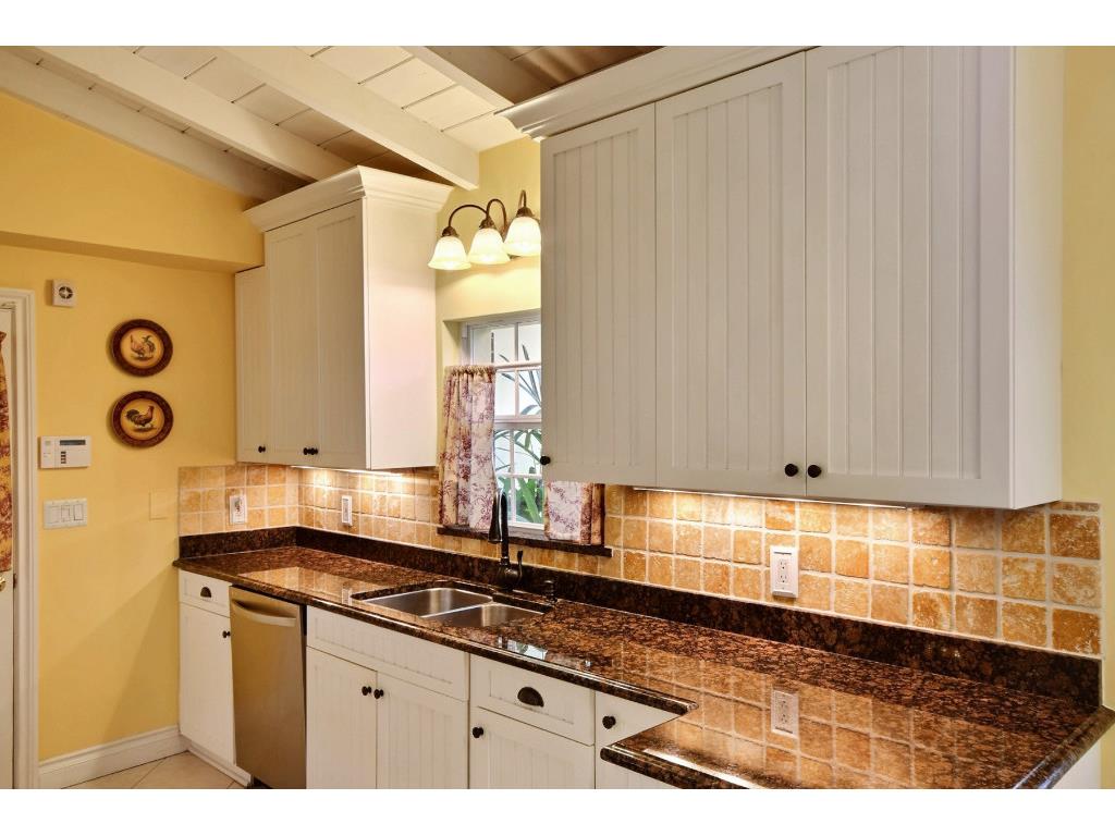 656 Date Palm Road Vero Beach, FL 32963 - Photo 4 of 36 Gallery Image 4