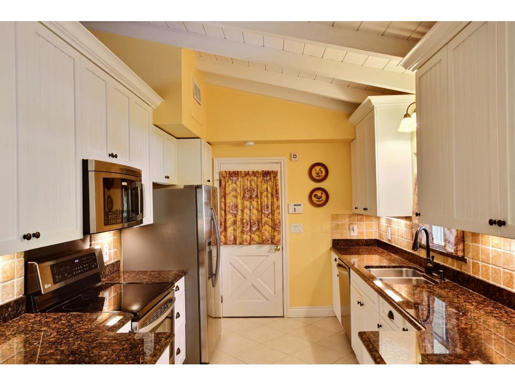 656 Date Palm Road Vero Beach, FL 32963 - Photo 5 of 36 Gallery Image 5
