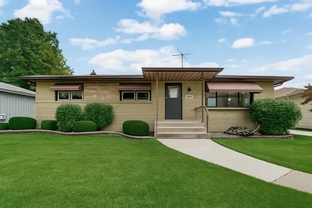 $339,000 | 9211 Hawthorne Drive, Munster, IN 46321