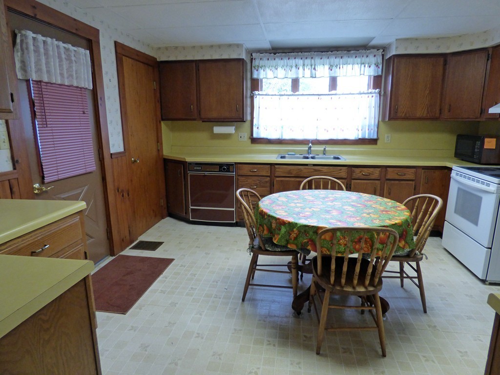 121 Old Amherst Road Sunderland, MA 01375 - Photo 6 of 30 Gallery Image 6