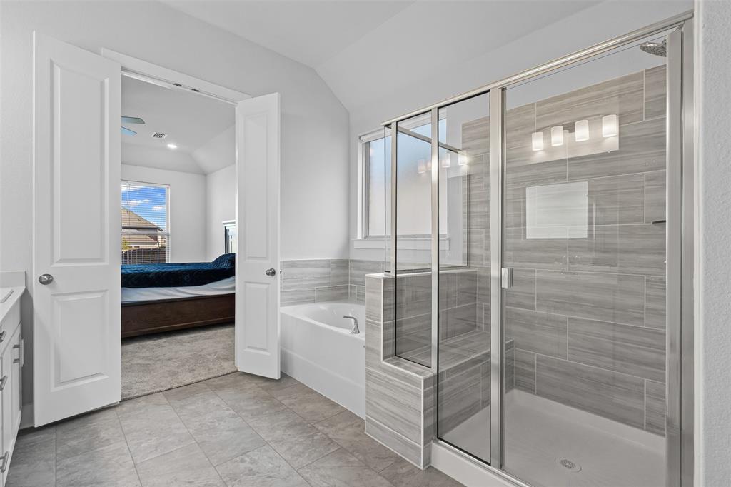 1770 English Way Waxahachie, TX 75165 - Photo 17 of 28 a bathroom with a shower and a bathtub
