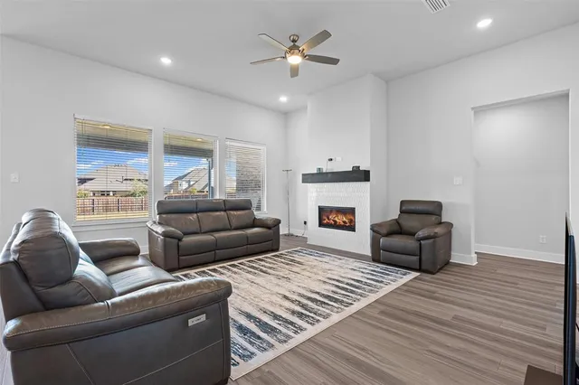 $2,850 | 1770 English Way, Waxahachie, TX 75165