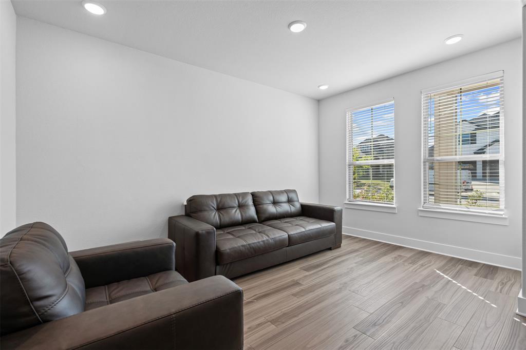 1770 English Way Waxahachie, TX 75165 - Photo 6 of 28 a living room with furniture and a window
