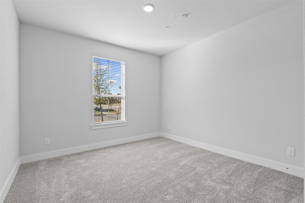 1770 English Way Waxahachie, TX 75165 - Photo 7 of 28 an empty room with a window