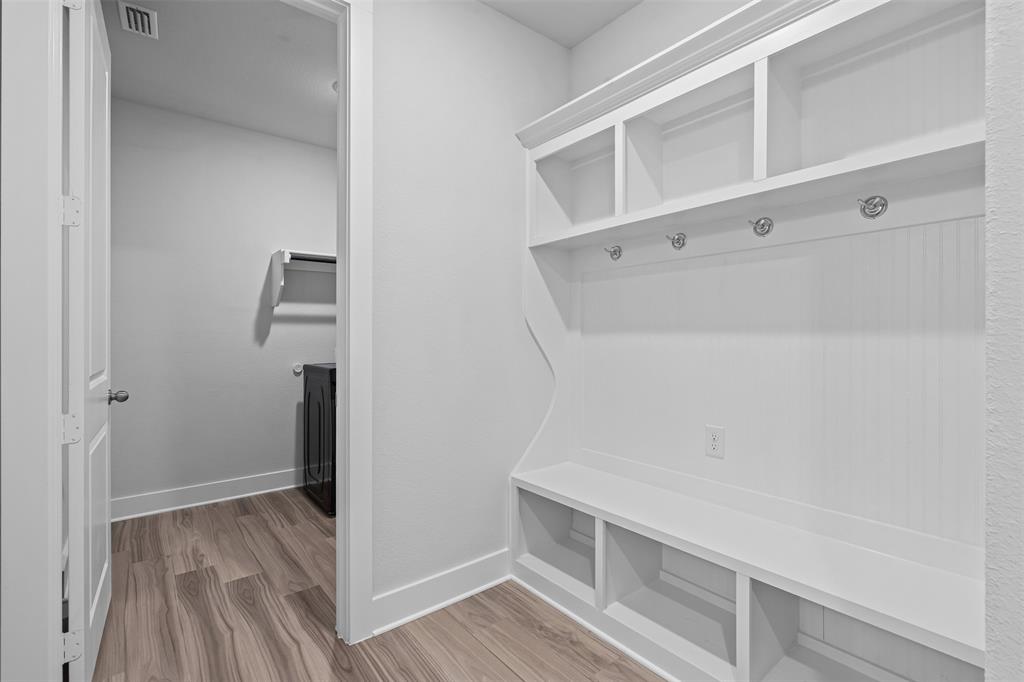 1770 English Way Waxahachie, TX 75165 - Photo 10 of 28 a view of walk in closet