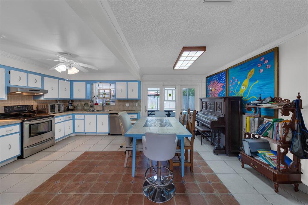 3213 Dover Road Pompano Beach, FL 33062 - Photo 34 of 53 a kitchen with stainless steel appliances kitchen island granite countertop a sink and cabinets