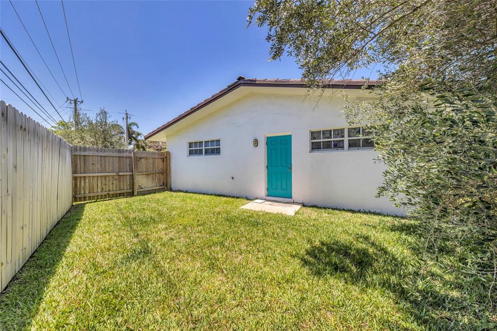 3213 Dover Road Pompano Beach, FL 33062 - Photo 8 of 53 a view of a backyard