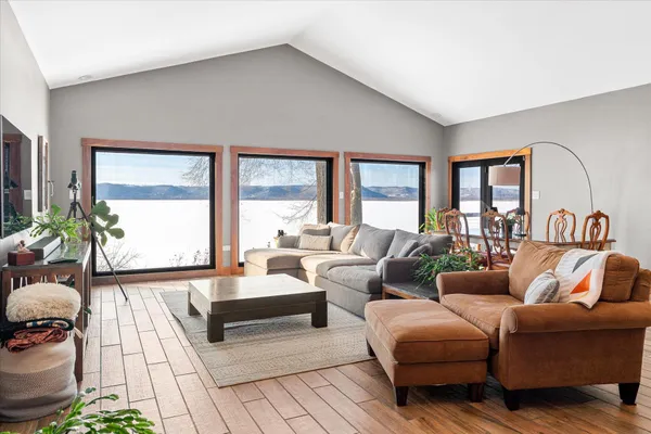 $1,050,000 | W7627 County Rd ZB, Onalaska, WI 54650