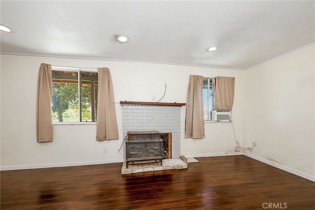 4733 County Road East Orland, CA 95963 - Photo 9 of 40 Living room