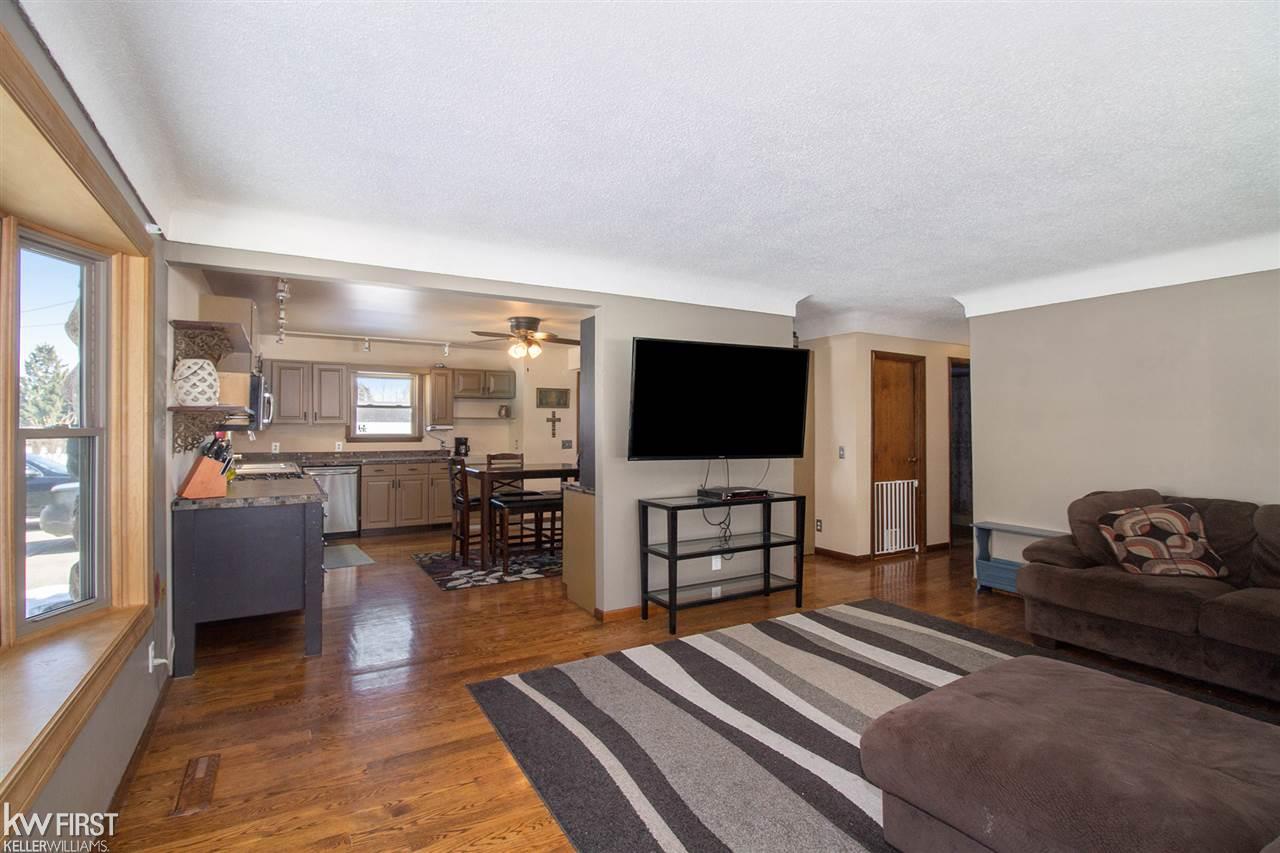 8216 East Coldwater Road Davison, MI 48423 - Photo 8 of 36
