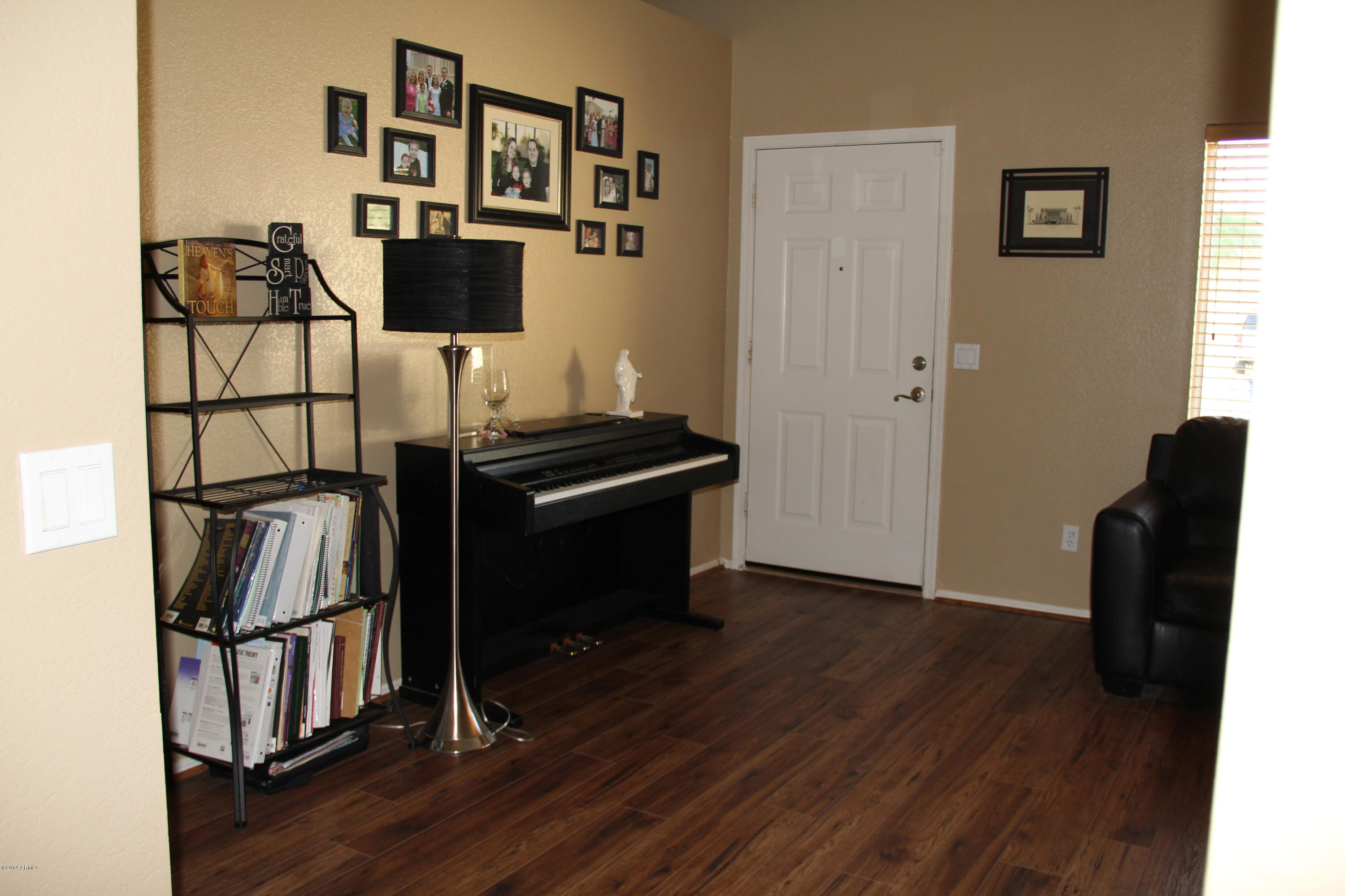 5029 Casper Road Mesa, AZ 85205 - Photo 10 of 27 Living Room/Front Door