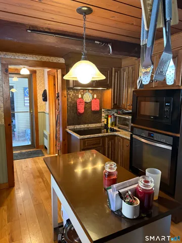 $2,500 | 125 Whittington Avenue, Norwich, CT 06360