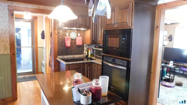 $2,500 | 125 Whittington Avenue, Norwich, CT 06360