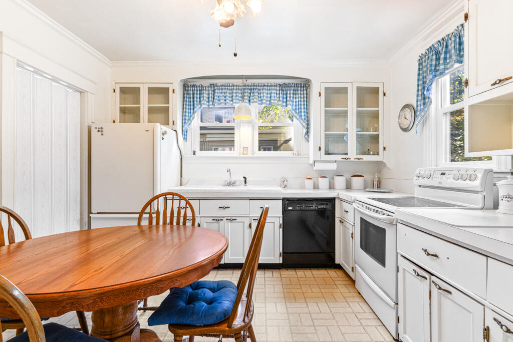 296 Brighton Avenue Portland, ME 04102 - Photo 18 of 45 DSC03103