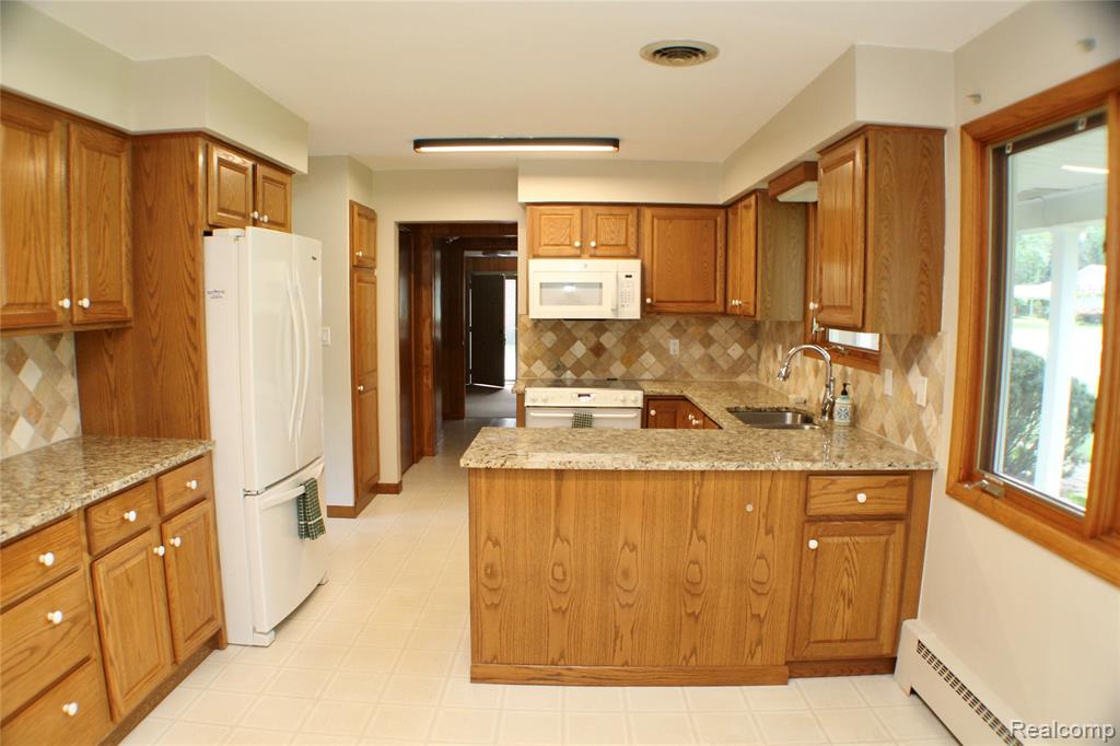 821 Castlebar Drive Rochester Hills, MI 48309 - Photo 6 of 27