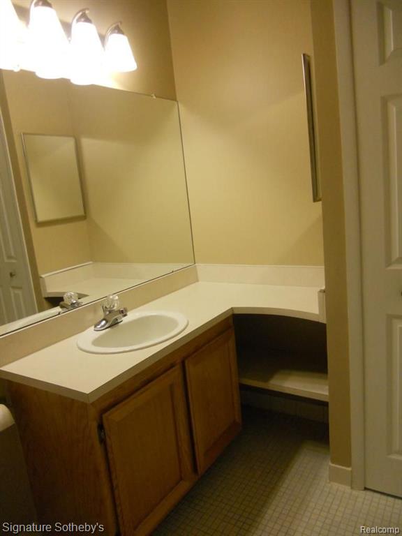 22262 Pondview, Unit 19 Novi, MI 48375 - Photo 19 of 29