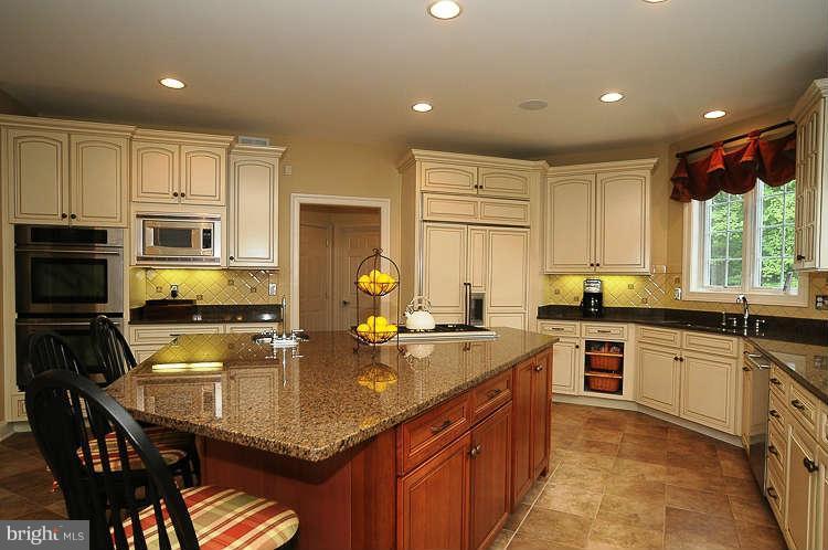 7685 Colonial Beach Road Pasadena, MD 21122 - Photo 5 of 30 Kitchen