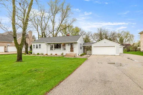 $325,000 | 216 West Rand Road, Mount Prospect, IL 60056
