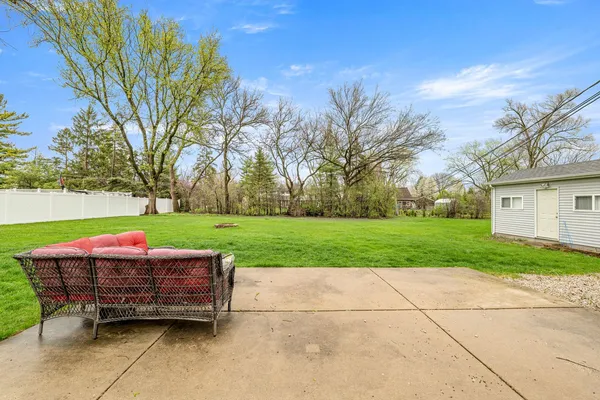 $325,000 | 216 West Rand Road, Mount Prospect, IL 60056
