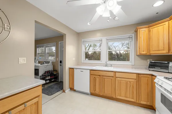 $325,000 | 216 West Rand Road, Mount Prospect, IL 60056