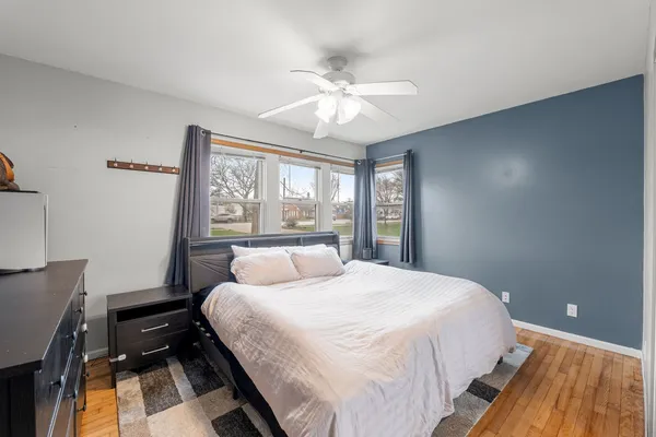 $325,000 | 216 West Rand Road, Mount Prospect, IL 60056