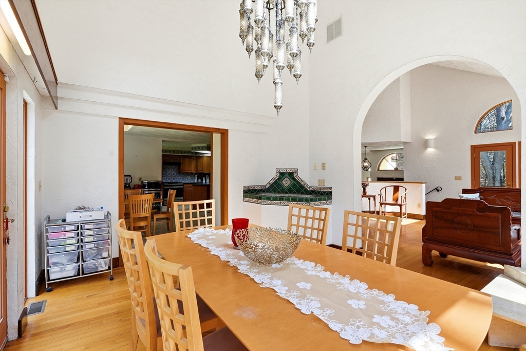 268 Concord Road Weston, MA 02493 - Photo 5 of 22