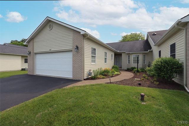 $460,000 | 207 Falling Brook Path, Manlius, NY 13066