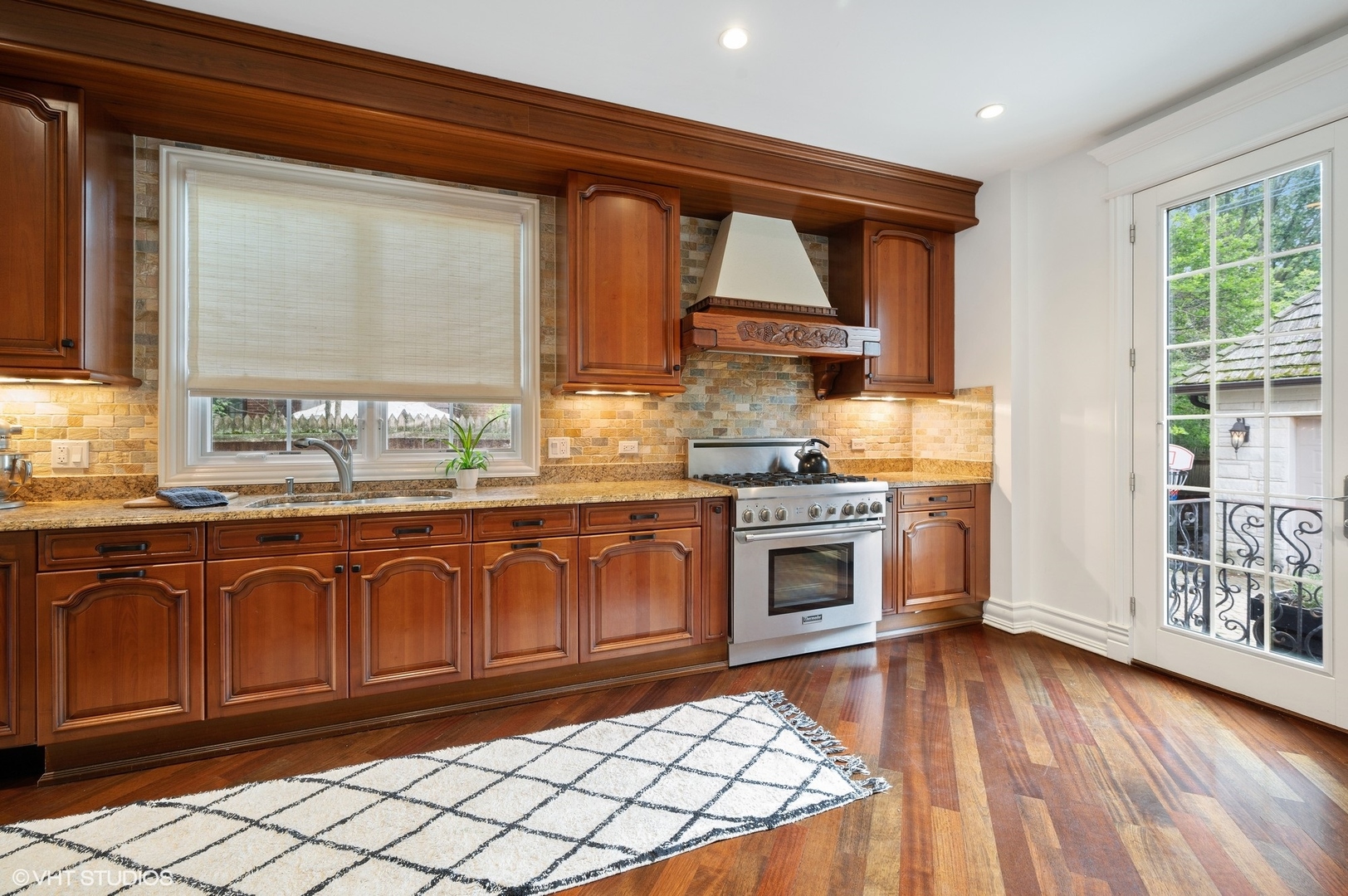 446 Jackson Avenue Glencoe, IL 60022 - Photo 12 of 33