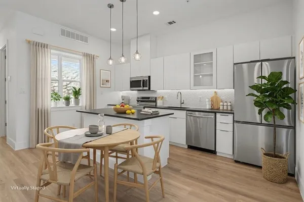 $2,130 | 2217 North Fitzhugh Avenue, Unit 202, Dallas, TX 75204