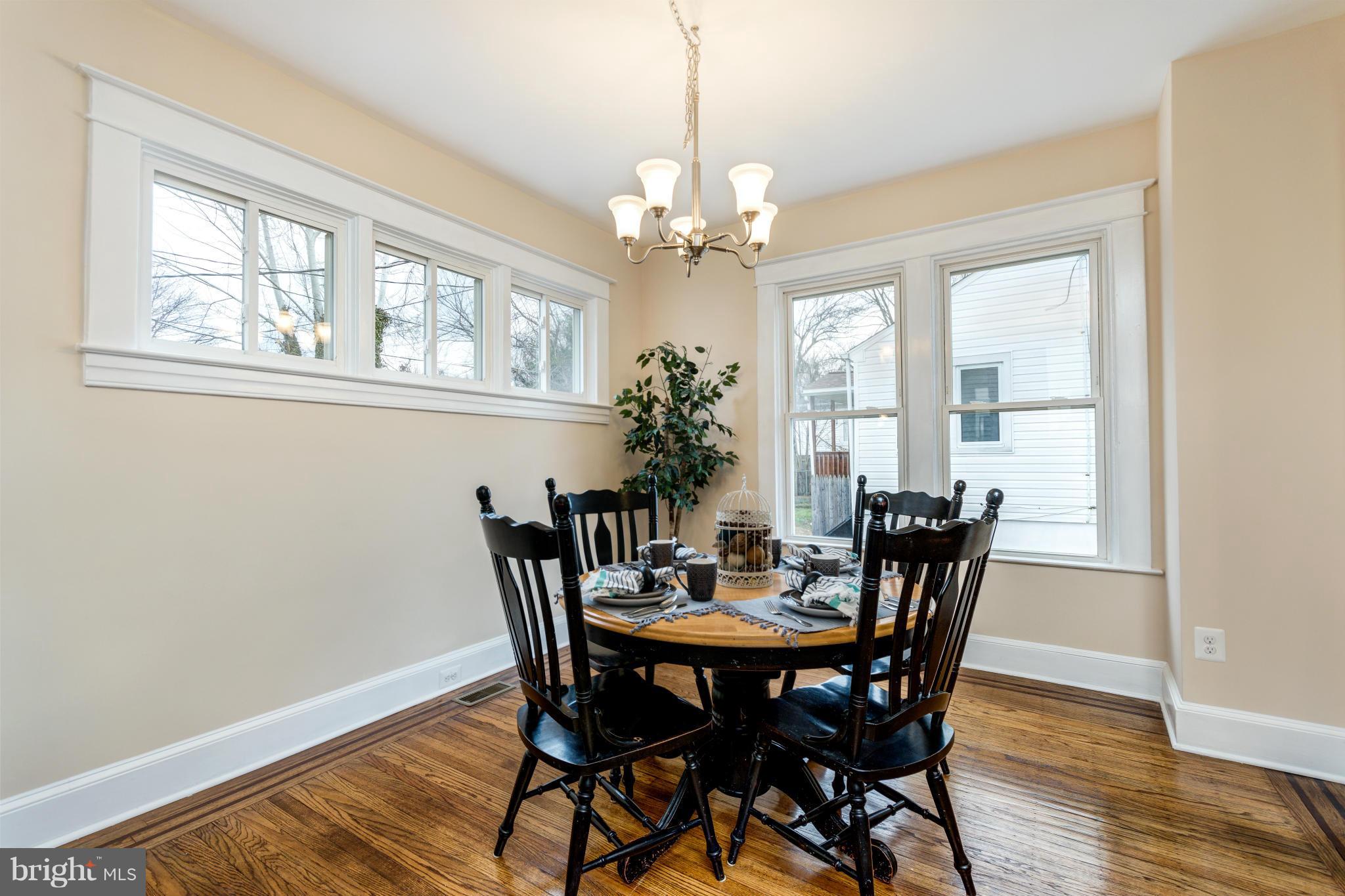 3114 Cedarhurst Road Baltimore, MD 21214 - Photo 11 of 30 Sunlit Dining Room
