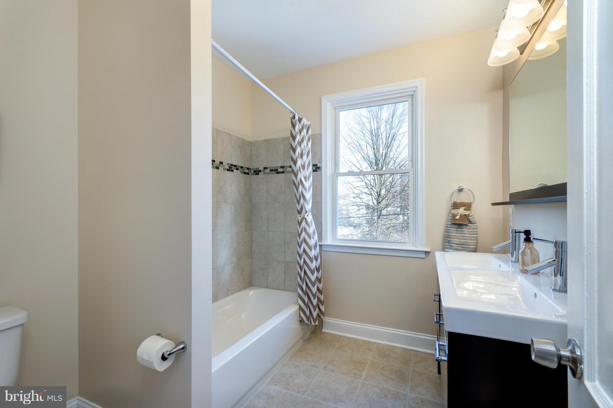 3114 Cedarhurst Road Baltimore, MD 21214 - Photo 18 of 30 Upstairs Bath