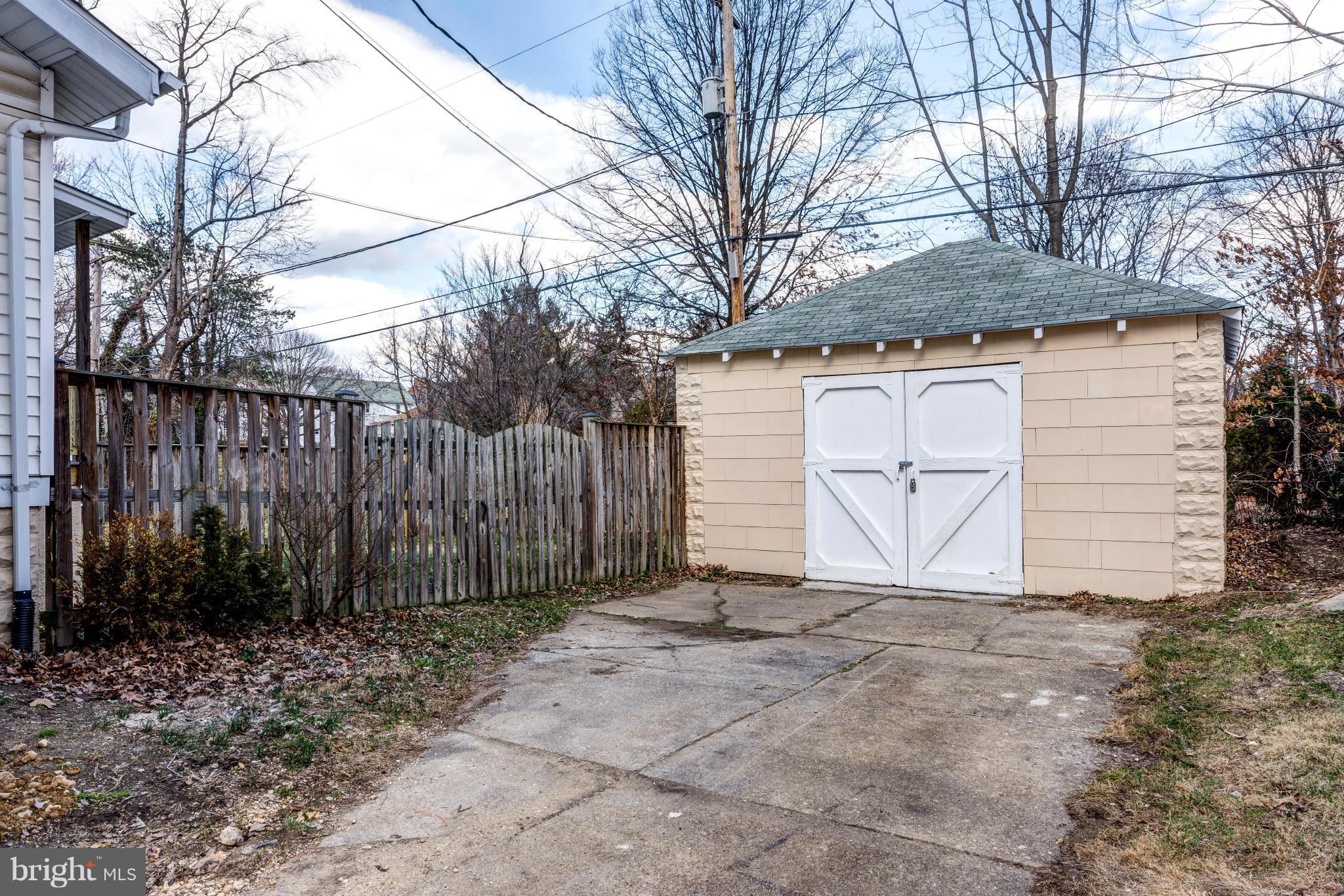 3114 Cedarhurst Road Baltimore, MD 21214 - Photo 27 of 30 Driveway to Garage